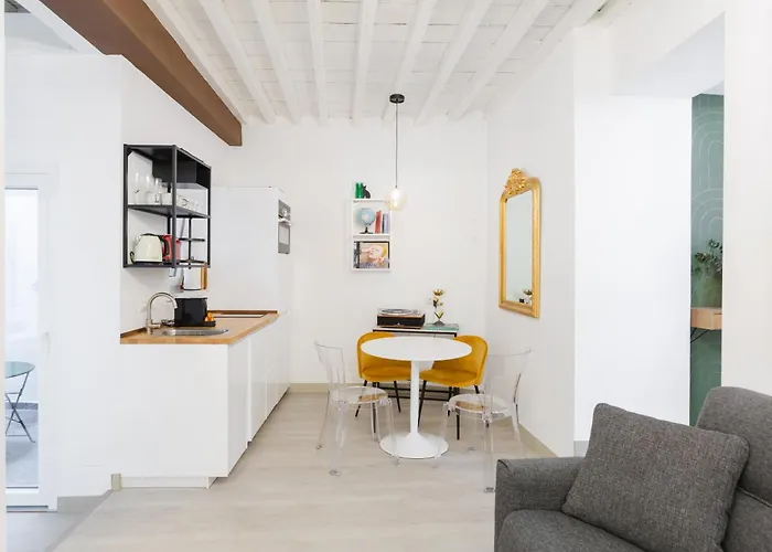 Rincon De Ollerias - Central Apartment With Parking